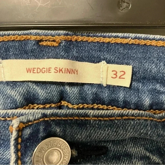 Levi’s  wedgie skinny distressed jeans 32 - Picture 8 of 8
